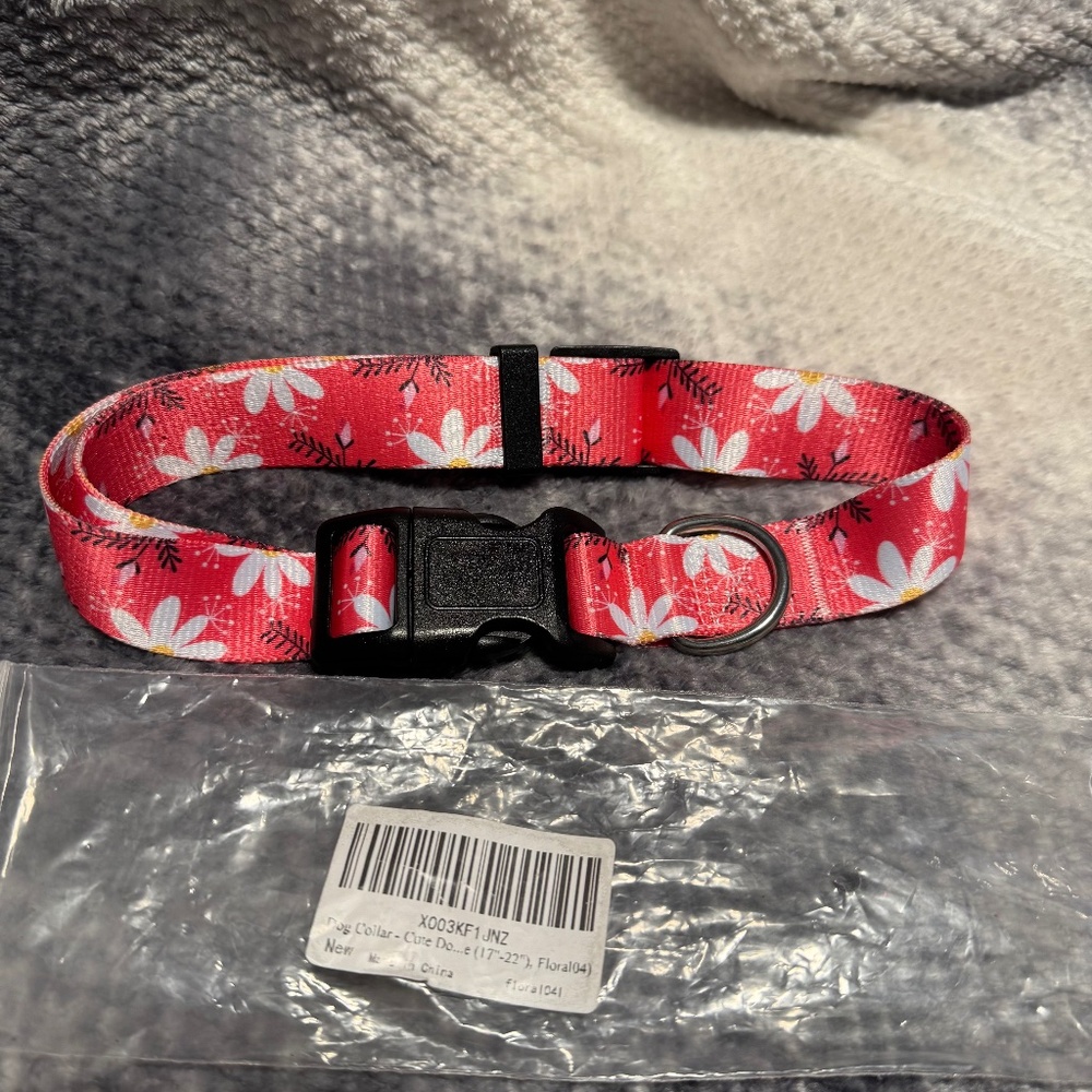 White Daisies on pink Dog Collar adjustable size 17in - 22 in flowers